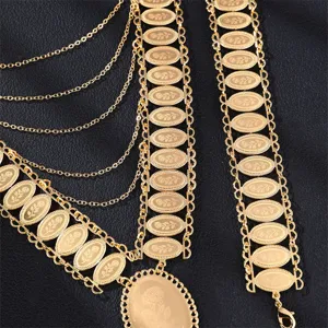Goldfarbene hohle Münzen Rosen Muster mehrschichtige Halskette Detail Ansicht