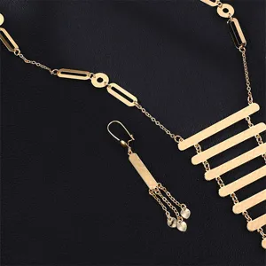 Vergoldetes geometrisches hohles Metallstab Halskette Ohrring Schmuckset Damen.