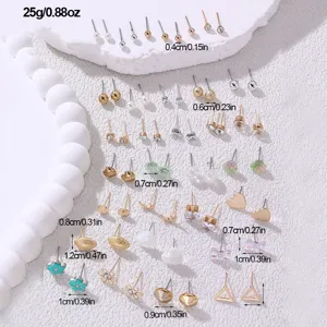Wunderschönes Ohrring-Set mit Perlen, funkelnden Herzen und geometrischen Formen für Damen.