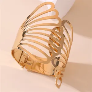 Europäischer und amerikanischer goldener hohler breiter Armreif, Mode Metall Blume Schmuck