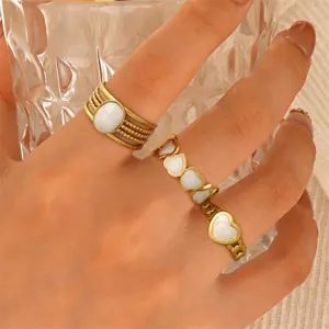 Goldfarbenes geometrisches Mehrband-Oval- und Herzketten-Ring-Set für Damen Modeschmuck.