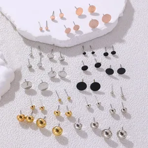 Minimalistisches geometrisches ohrstecker set, schlichte metallische kugel und platten ohrringe.