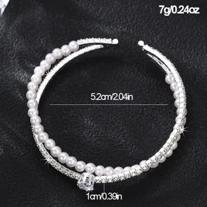 Mehrschichtiges Perlen Strass Offenes Armband stilvolles silbernes Schmuckzubehör.