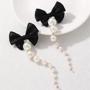 Elegante schwarze Schleife Perlen Quaste Ohrringe Detailansicht, süßer Modeschmuck Artikel.