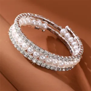Mehrlagiges offenes Armband mit funkelnden Strasssteinen und Perlen für Damen Schmuck.