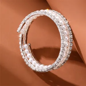 Mehrlagiges, offenes Strass-Perlen-Armband für Damen, elegantes Mode-Schmuckstück.