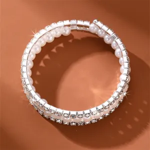 Mehrschichtige Strass Perlen offene Armband, elegante Kristall Manschette Damen Schmuck Detail.