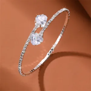 Silberner Strass Doppelherz offener Armreif, elegante verstellbare Krallenkette Modeschmuck.