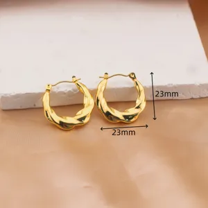 Gold twisted hoop earrings detail view, showing 23mm size dimensions clearly and precisely.