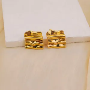 Orecchini a lobo geometrici irregolari placcati in oro 18k, gioielli da donna chic e alla moda.