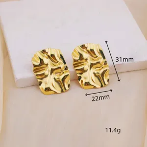 Orecchini geometrici irregolari in acciaio inossidabile dorato con design testurizzato per donne.