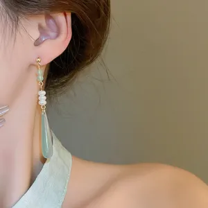 Chic orecchini pendenti in perle di resina fresca, eleganti gioielli con perle verdi per donne.