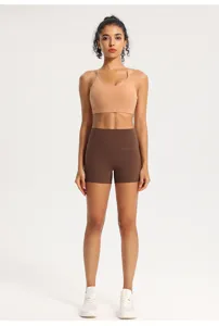 Set pantaloncini yoga fitness vita alta con reggiseno sportivo per allenamento.