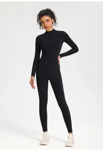 Detailansicht des schwarzen Langarm-Fitness-Overalls mit Reißverschluss, elegante Passform.