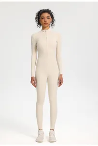 Detailaufnahme Damen Langarm Reißverschluss Body Sportbekleidung Yoga Jumpsuit Fitness Outfit.