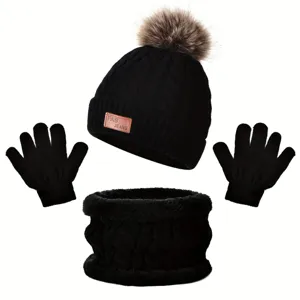 Detalles cercanos del conjunto de invierno de punto negro para niños con gorro y guantes.
