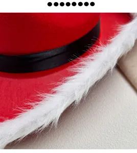 Cappello da cowboy di Natale rosso con elegante bordo in piuma bianca per festa.