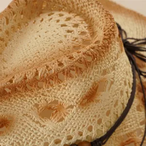 Chapeau de cowboy en paille tressée ajouré avec cordon en cuir perlé pour vacances plage vue principale