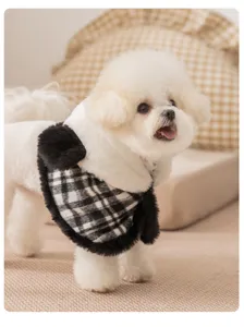 Vestiti invernali per cani mantello a quadri con bordo in peluche per cani di piccola taglia