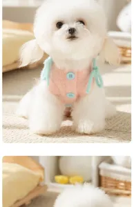 Gezellige roze gebreide hondentrui voor kleine honden, warme winter huisdierkleding met knoppen.