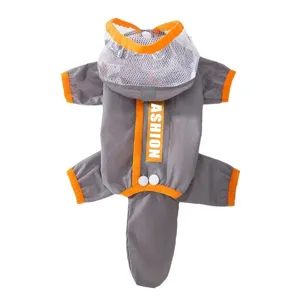 Imperméable pour chien à quatre pattes avec capuche transparente et housse de queue pour petits.