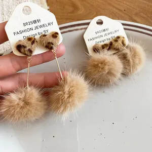 Autunno inverno vintage peluche cuore palla orecchini moda elegante gioiello dettaglio