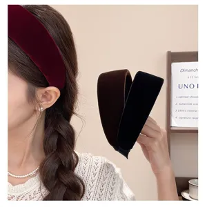 Autumn winter velvet headband for women, wide vintage solid color hair hoop fashion accessory.