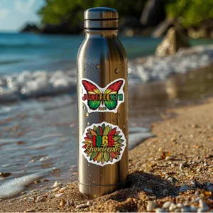 Bouteille d'eau en acier inoxydable avec autocollants decoratifs impermeables de Juneteenth.