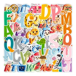 Vue détaillée des autocollants colorés de chiffres et de lettres de dessin animé magnifiques.