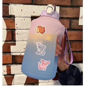 Jolie bouteille d'eau dégradée avec poignée et adorables stickers d'animaux pour usage quotidien.