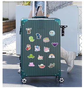 Jolis autocollants d'animaux de dessin animé détail scène valise et ordinateurs.