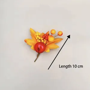 Maßdetailansicht eines 10 cm langen Thanksgiving-Herbstahornblatt- und Beerenzweigs