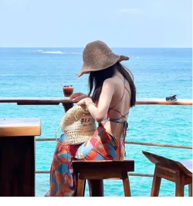 Elegante handgemaakte strooien hoed voor dames strandvakantie zonwering en stijl
