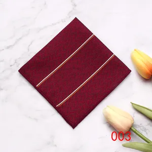 Bordeaux visgraat motief heren pochet voor zakelijk pak en formele huwelijkskleding.
