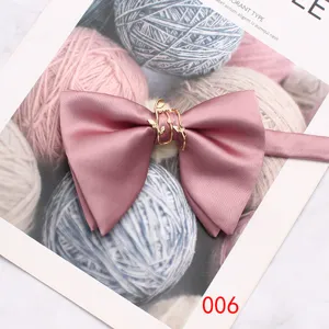 Papillon in raso rosa con fibbia in metallo dorato a foglia accessorio da sposa elegante
