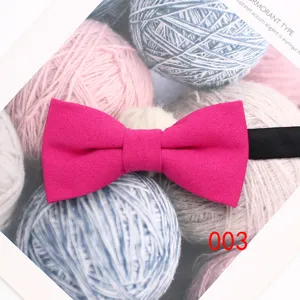Heller rosa einfarbige Seidenfliege für Herren, ideal für Hochzeit und Business-Anlässe.