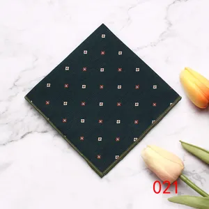 Heren donkergroene pochet zakdoek voor formeel pak met elegant geometrisch bloemenpatroon.