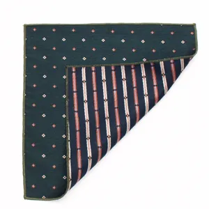 Heren pak pochet formeel zakdoek met elegant patroon en gestreepte voering voor.