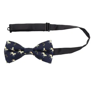 Farfallino da uomo blu scuro con stampa cavallo equestre e cinturino nero regolabile.