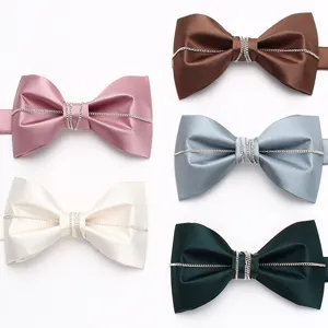 Papillon in Raso alla Moda da Uomo Con Catena in Metallo Argentato Elegante Formale Matrimonio Festa Accessori per Abito