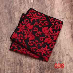 Herren Einstecktuch mit elegantem rotem Blumenmuster auf schwarzem Grund für Anzug.
