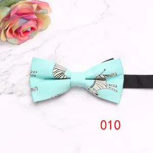 Nœud papillon bleu turquoise à motif zèbre avec lanière noire pour un mariage et une fête d'homme.