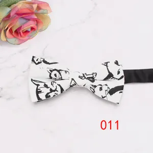 Vue detaillee d'un noeud papillon homme elegante avec motif chat noir et blanc tendance.