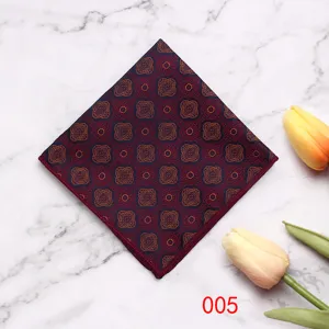Heren pochet detailweergave, Britse retro bloemvormige pakzakdoek voor zakelijk banket en kostuum.