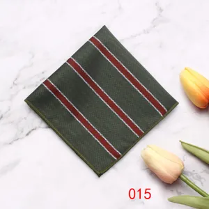 Klassieke Britse stijl heren pochet, vintage gestreepte pakzakdoek voor zakelijk.