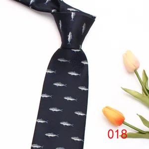 Cravatta da uomo blu navy classica con elegante motivo di pesce argento, larghezza 8cm.