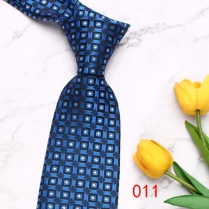 Men's retro geometric patterned blue business casual tie elegant necktie for daily wear