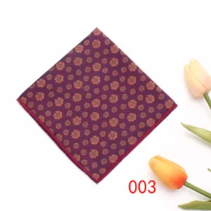 Pañuelo de bolsillo retro con flores para hombre, tela morada elegante con flores amarillas.