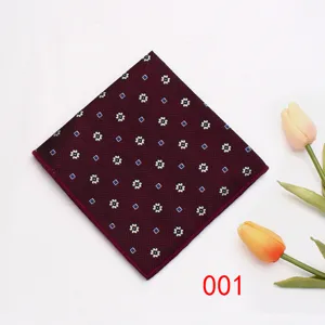 Taschino da uomo bordeaux con classico motivo a spina di pesce e stampa floreale elegante