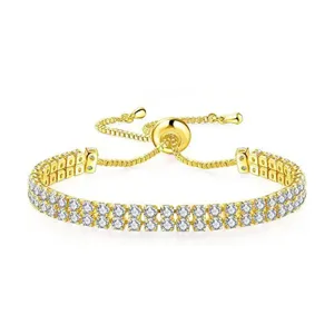 Detalle de la pulsera tenis de circonita chapada en oro de doble fila ajustable